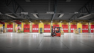 Linde forklift DB Schenker ile çalışırken.