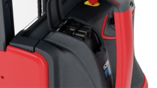 Straddle stacker in lithium-ion version