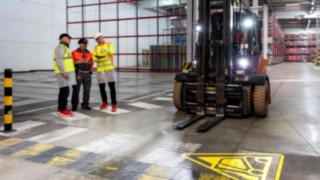 Consultants for the Linde Safety Guard develop customized safety solutions for the French plant of Coca-Cola European Partners France.