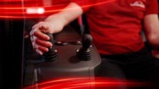 Linde MH reach forklifti Ri16 içinde joystick kullanan el